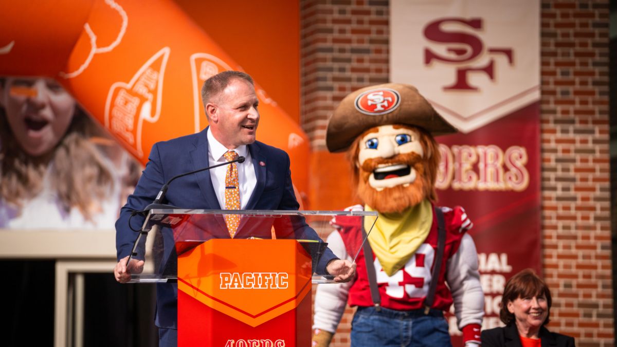 Kevin Hilton and Sourdough Sam on stage